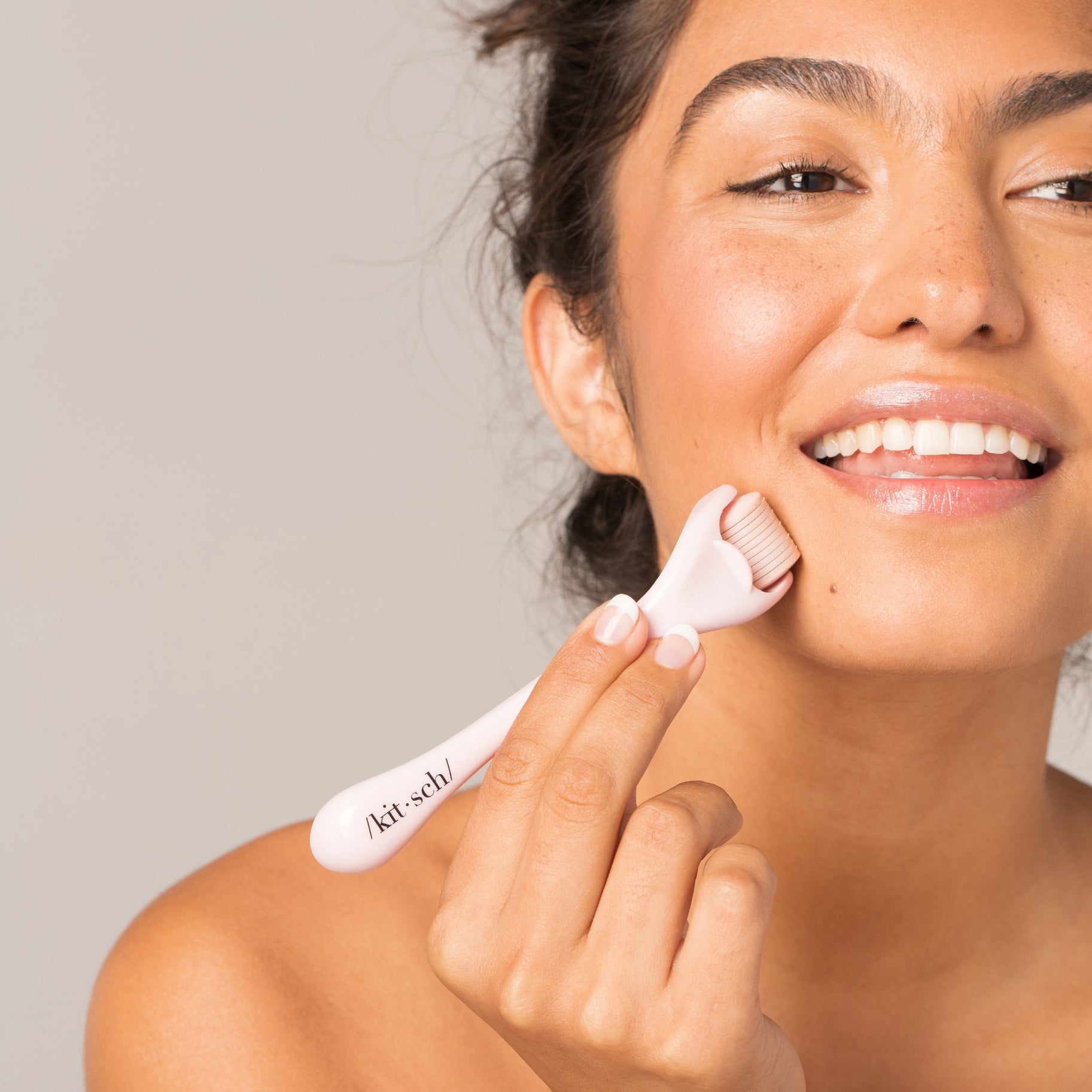 KITSCH Micro Derma Facial Roller - Blush