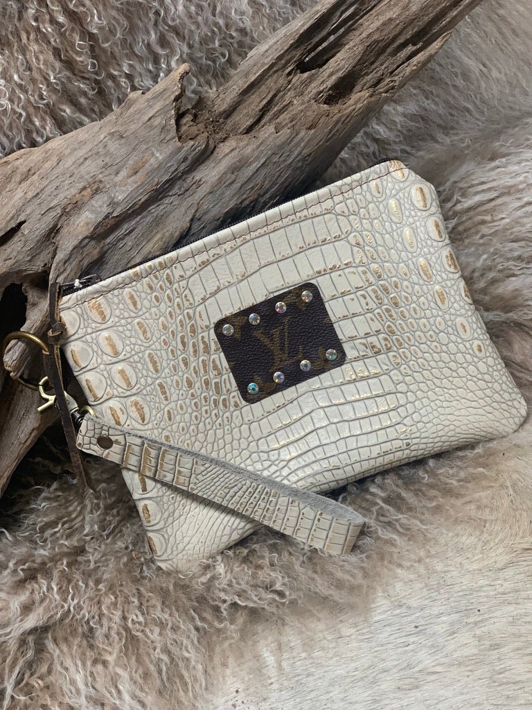 [PRE-ORDER] KEEP IT GYPSY AGOLD Wristlet (Buy 2 Get 1 Free Mix & Match on a $250+ Order)