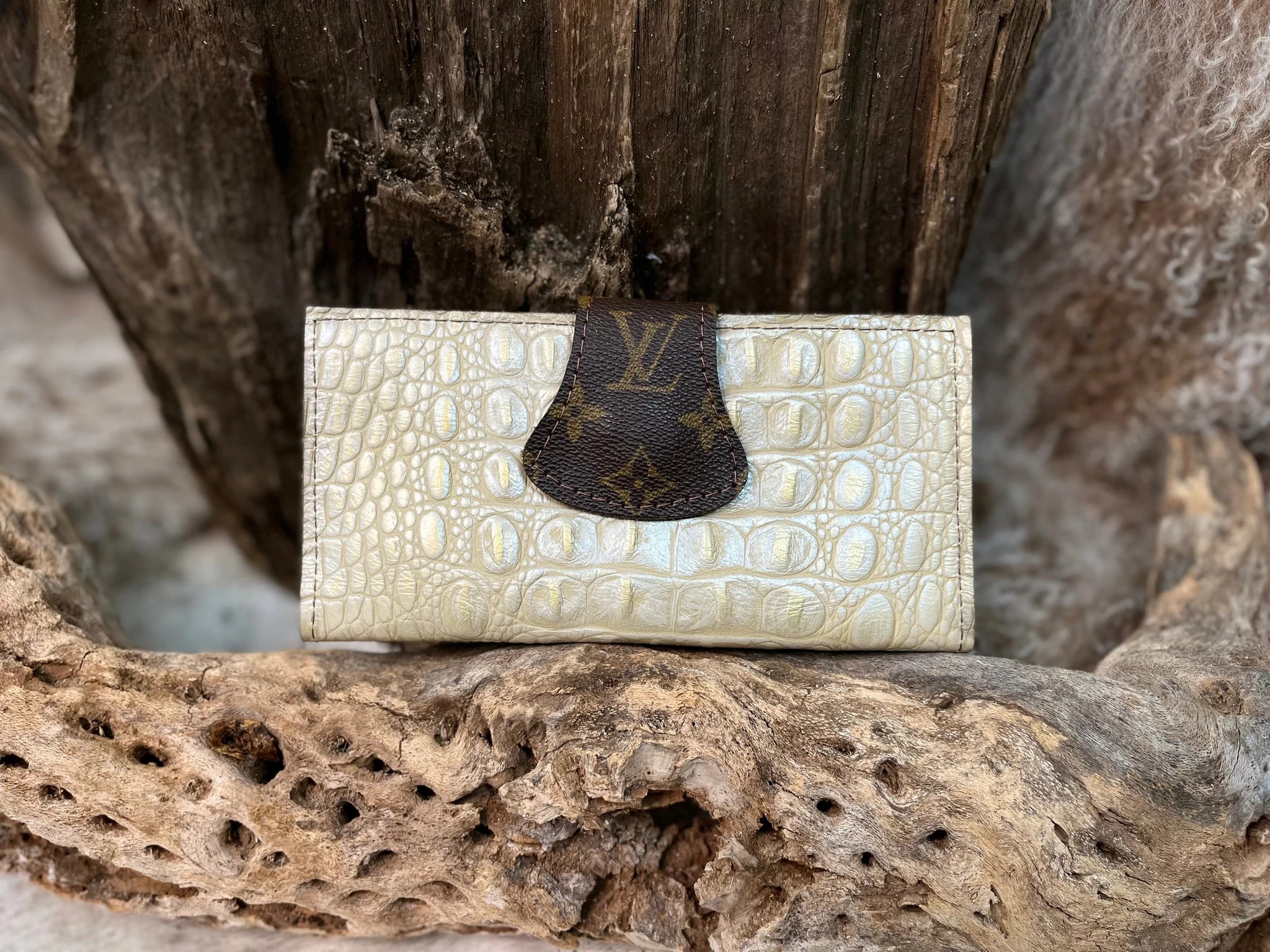 [PRE-ORDER] KEEP IT GYPSY ACROC Small Wallet (Buy 2 Get 1 Free Mix & Match on a $250+ Order)